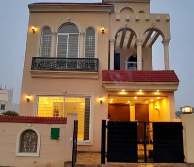 BRAND NEW HOUSE 5 MARLA AVAILABLE FOR SALE NEAR SHRIF MEDICAL COMPLEX