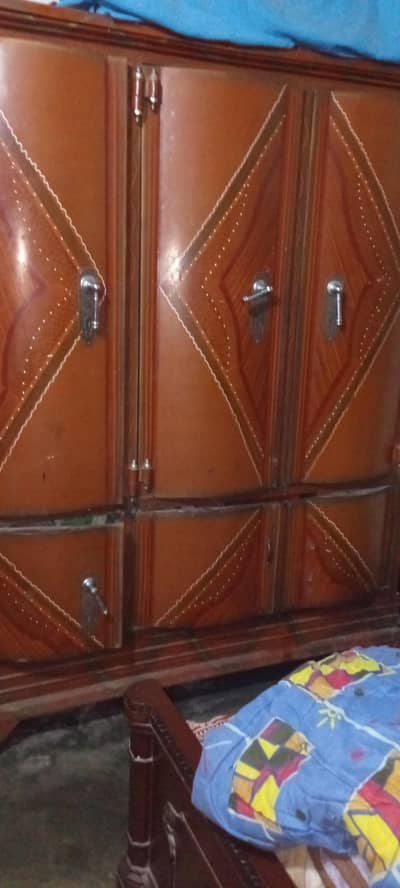 safe almarari good condition  only front lock problem