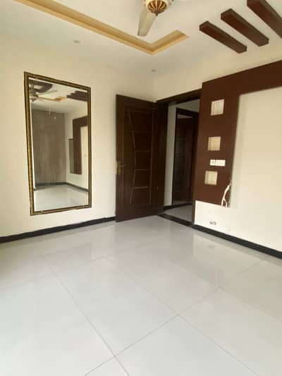10 Marla Upper portion 3Bedrooms Attach Bathrooms DD Fully Tiled Flooring