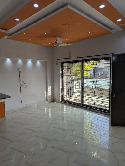 Upper Portion Beautiful House Separate Electricity Meter And Sui Gas Available