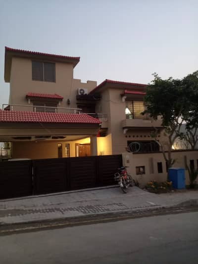 2 kanal house 9 bedroom green lawn available for rent phase 3 bahria town Rawalpindi