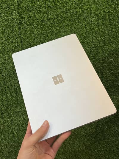Microsoft Surface Laptop Go