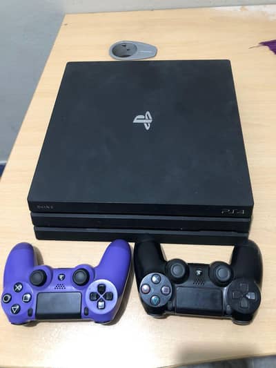 PlayStation 4 Pro 1TB – CUH-7015B (100-240V)