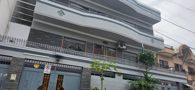 550 Sq Yards House With Basement For Sale | 8 Bed DD | 150 Sq Yards Extra Land | Block 1 Gulistan-E-Jauhar Near Main Road