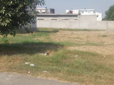 10 Marla Plot For Sale Next To Corner