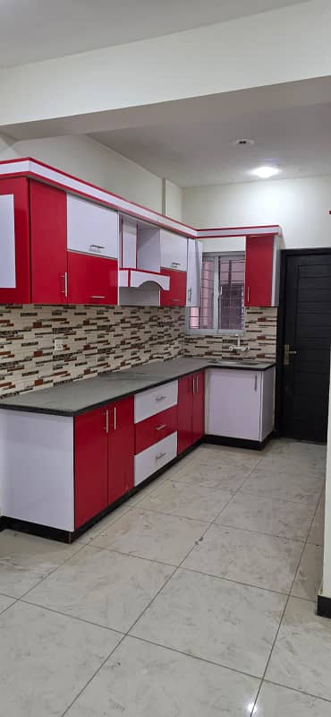 1400 Sq Ft 3 Bedrooms , Drawing & Dining Apartment For Sale In King Classic, Main University Road, Karachi ( Builder transfer)