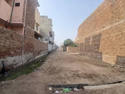 1 Acer plot for sale near Khan pur ada esa coloni vip block abadi k andr rahim yar Khan