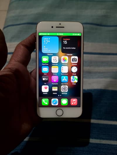 iphone 8 Gold with 4months Sim time 10/10