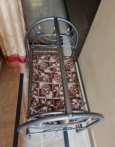 baby swing condition 10/10 only 5k