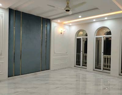 In Bahria Town - Sector C House For Sale Sized 5 Marla