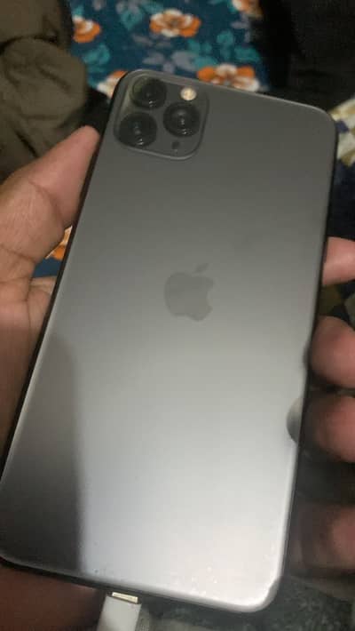 iphn11proo max 64 gb  haa 74batry face id of