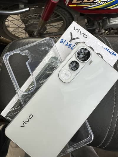 Vivo Y400 8/256 10/10 1 month used with complete Box