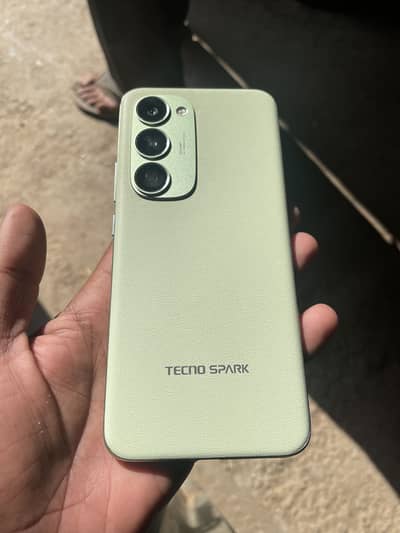 Tecno spark 40pro+ 8ram 256 Gb memory