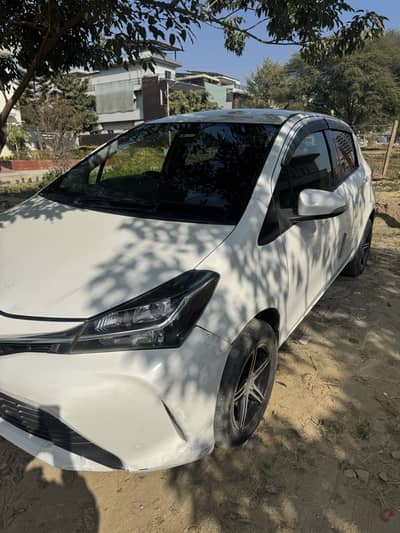 Toyota Vitz 2015 (2017 import registered) Sindh number