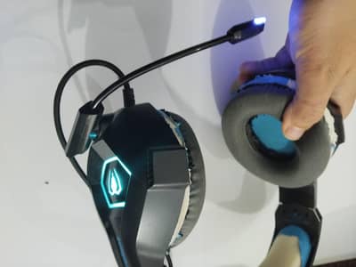 Ear phone (Head set).