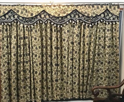 4 Heavy curtains for drawing room