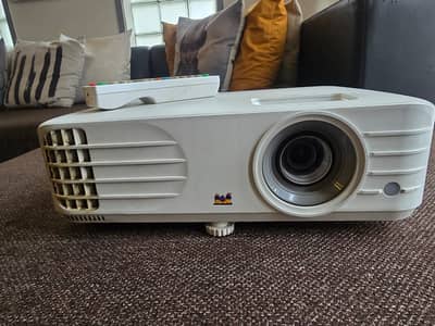 PG706HD 4000 ANSI Lumens 1080p Business Projector