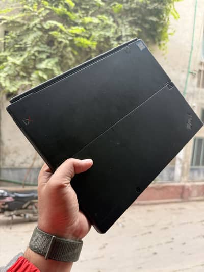 Lenovo thinkpad X1 carbon detachable(i5.8th)8/256ssd 2. in. 1 & finger