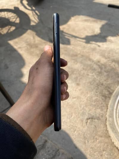 all ok hai box charger sath hai 10/10 condition