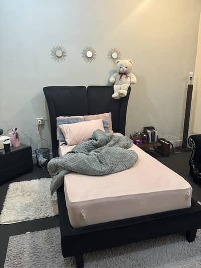 Single bedroom furniture