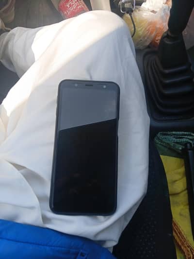 samsung  j8 in very good condition 4/64 just back cover bit damaged