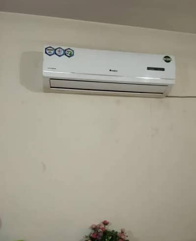 Gree 1.5 ton inverter heat and cool in Rawalpindi