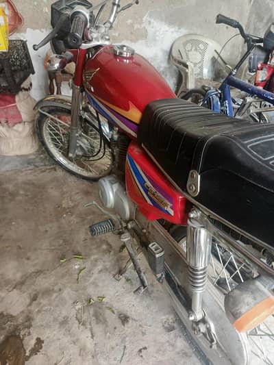 Honda 125 Red Colour contact Number   03165060163