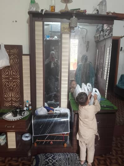 almari divider and dressing