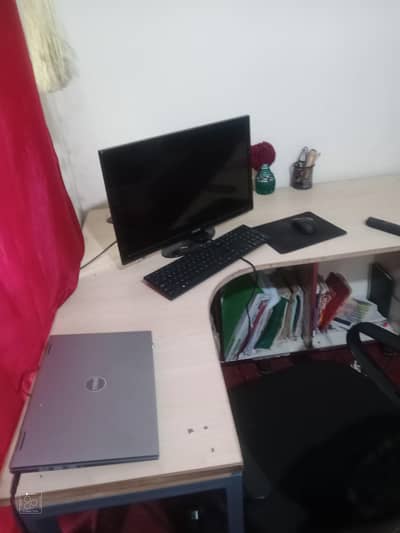 office L shape table with Chair