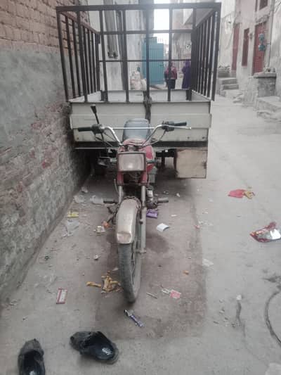 Suzuki 110 backe gear rikshaw  2013 Model hai.  phone no 0301 6028726