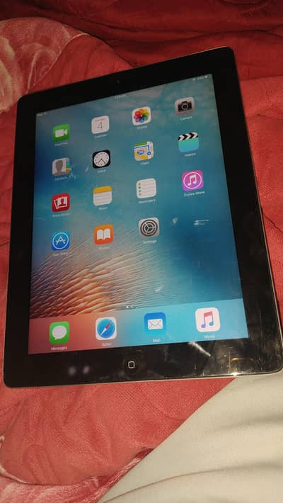 apple ipad  16 gb with charger in Good Condition