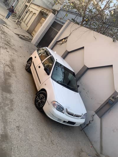 Cultus 2013 urjent sale betrr mehran,alto,coure,sentro