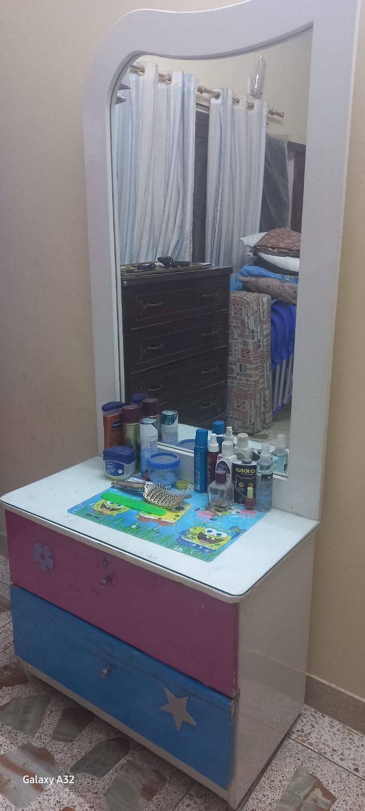 Dressing table and one side table 0