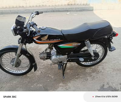 Honda 70 model 2004 ha Karachi number file mukammal hai cplc clear