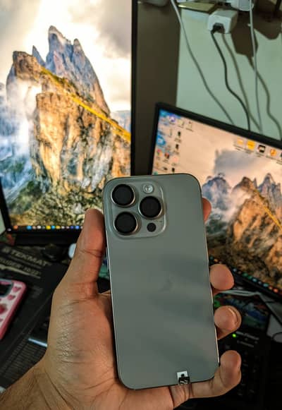 IPHONE 15 PRO NATURAL TITANIUM