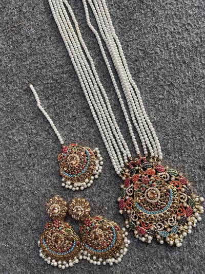 Artificial jewellery set