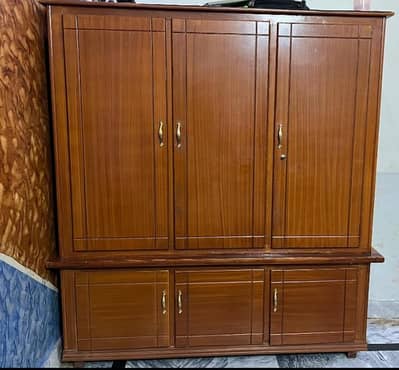 Room chairs + wooden Almaree