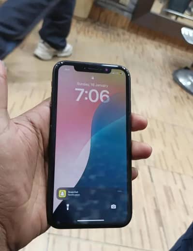 iPhone XR factory unlock battery health 83 water pack