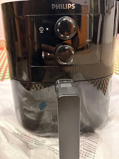 Philips Essential Air Fryer HD9200 Black