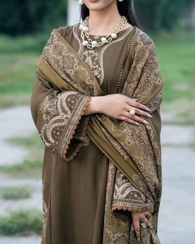 Lawn embroidered plain Digital print 3pc