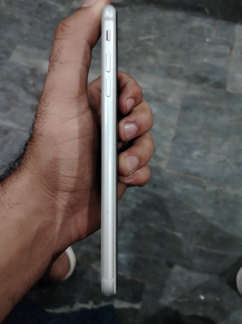 Apple iPhone 8 Plus 2