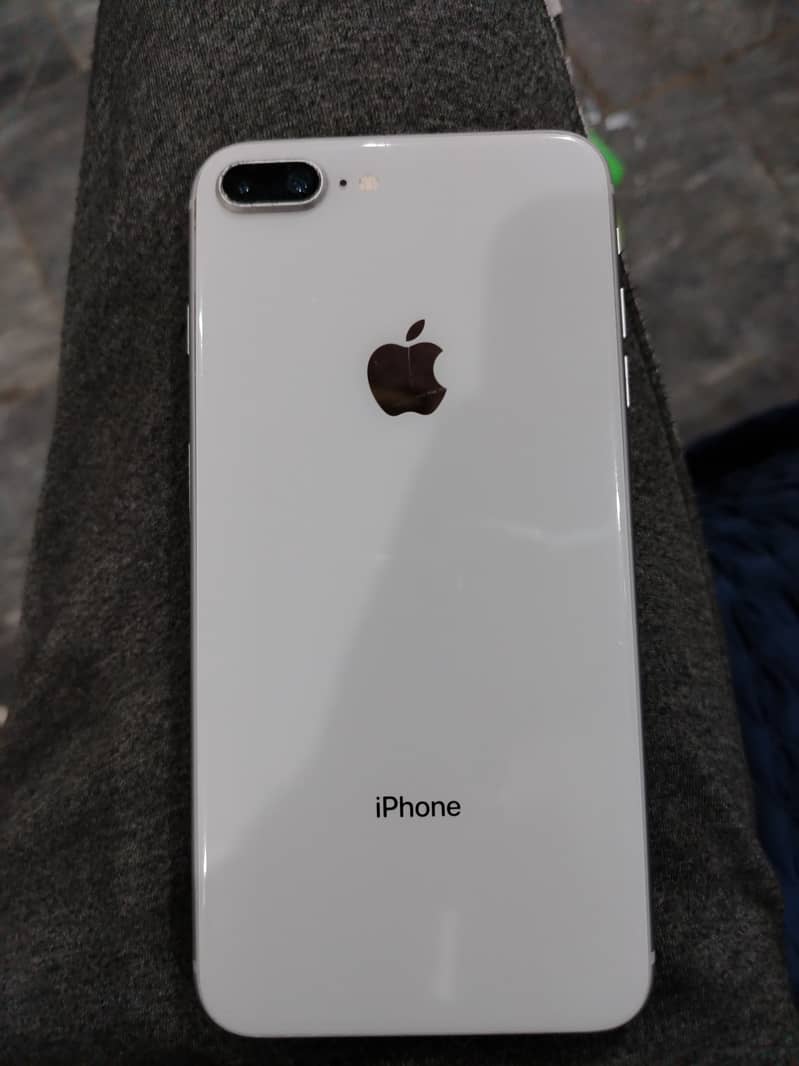 Apple iPhone 8 Plus 3