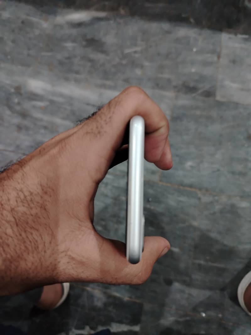 Apple iPhone 8 Plus 4