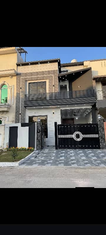 5 Marla Brend New House Available For Sale