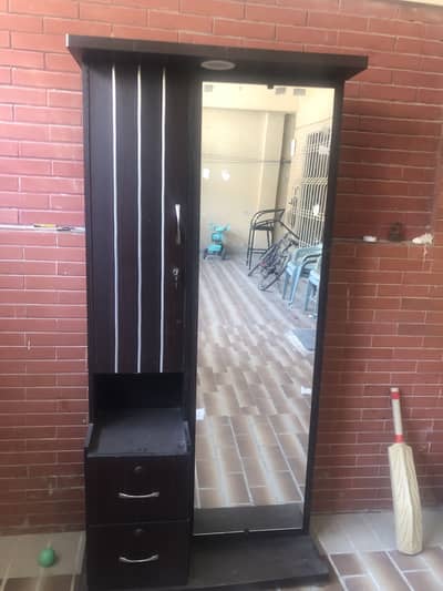 Used Dressing table great condition 5000 negotiable