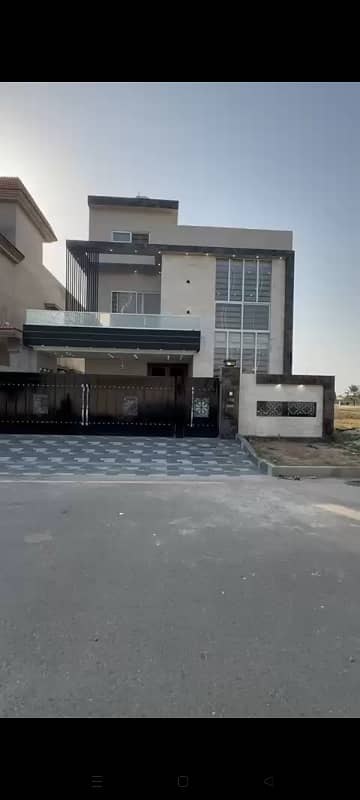 10 Marla Brand New House For Sale