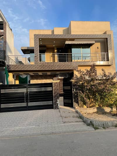 10 Marla House For Rent . F Block Hot Location.