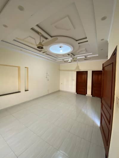 5 Marla Portion For Rent B Block. Hot Location