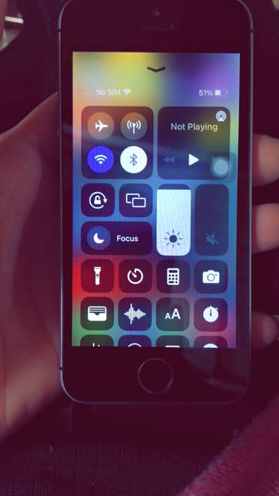 Iphone SE 4k cam 30fps 32 gb sim sometime working all org