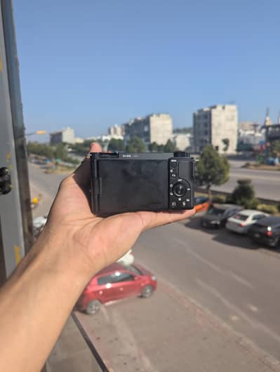 SONY ZV E10 WITH KIT LENS + 16MM F1.4